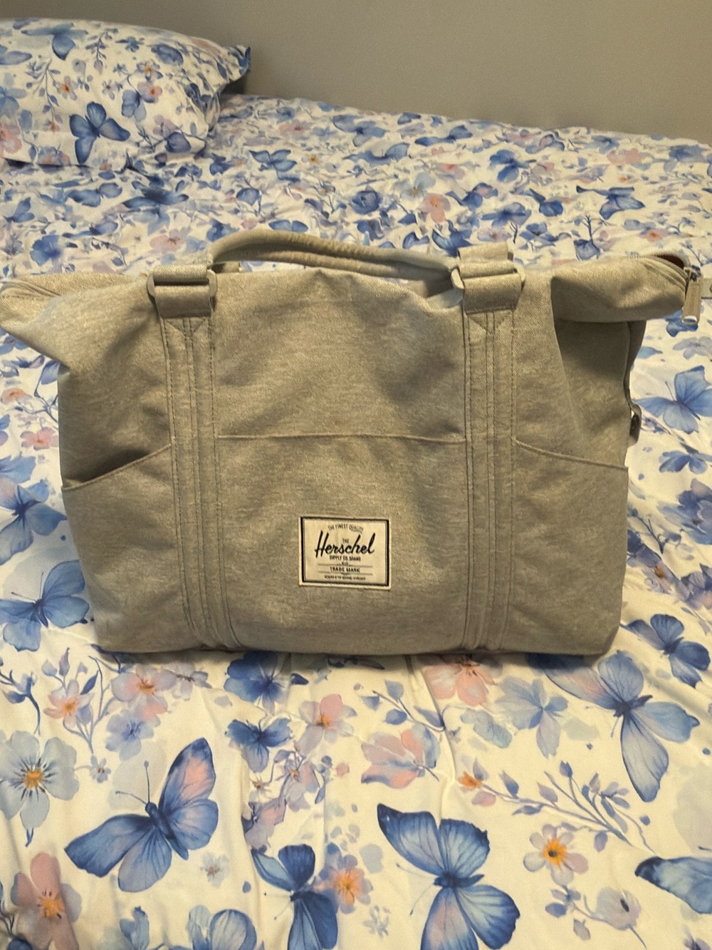 Herschel canvas bag with zipper, double straps and front pockets